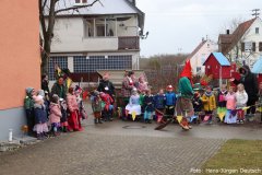 Eine echte Rathaushexe besucht den Kindergarten in der Schillerstraße